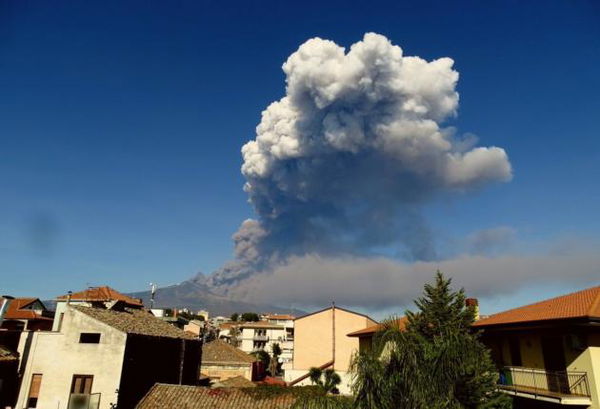 Che rischi corre Catania per l’eruzione dell’Etna