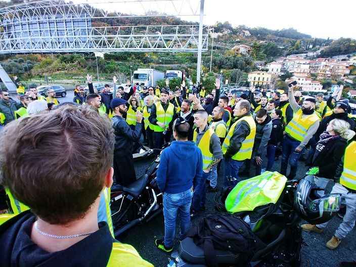 Francia, un manifestante dei gilet gialli è stato investito e ucciso da un camion article-post