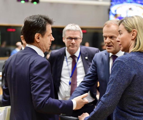 Perché Giuseppe Conte non c’era durante il minuto di silenzio del Consiglio Europeo