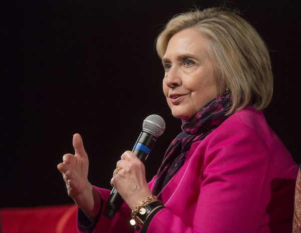 Hillary Clinton spiega a una bambina come perdere con dignità