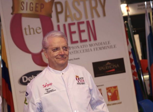 Iginio Massari vince la causa: la recensione «vomitevole» è diffamatoria