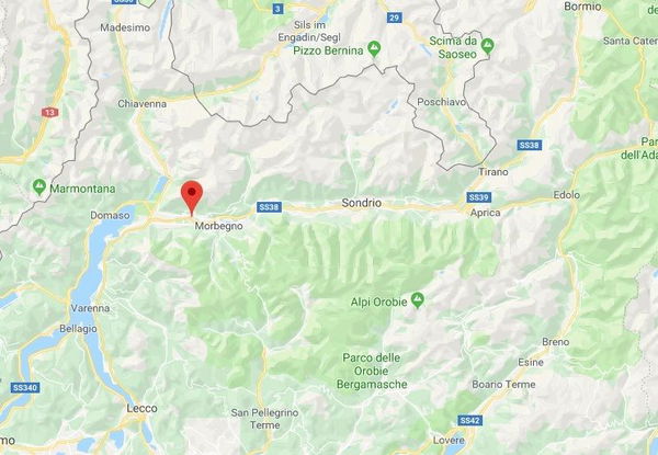 Un terribile incidente a Sondrio, auto contromano sulla statale e scontro frontale: 6 morti