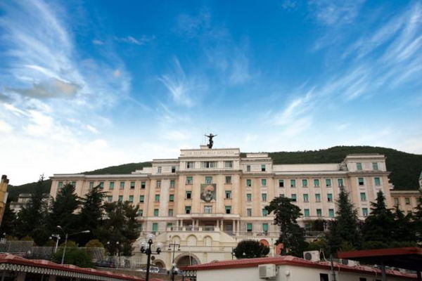 Infermiere arrestato per violenza sessuale all’ospedale di Padre Pio