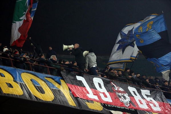 È morto il tifoso dell’Inter investito da un van durante gli scontri a San Siro