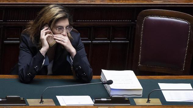 Laura Castelli protegge il contratto, anche andando contro Di Maio e Salvini sull'ecotassa