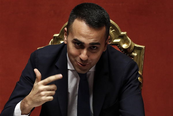 Di Maio strizza l’occhio a Zingaretti: “Ora introduciamo salario minimo”