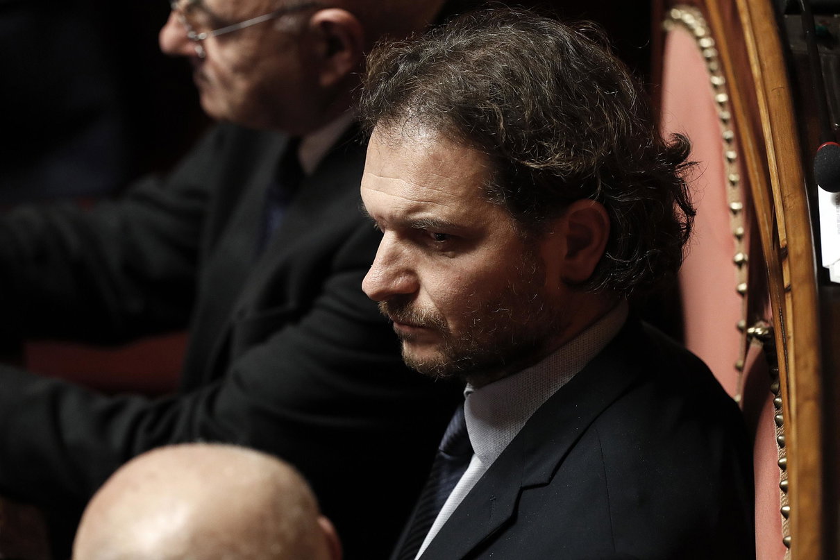 Manovra, il presidente della commissione Bilancio (M5S) chiede al Senato: «Cosa dobbiamo fare?» article-post