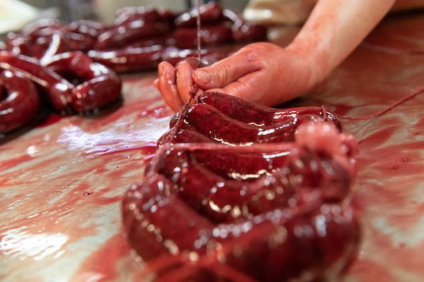 Perché in Germania è partito il salsiccia-gate