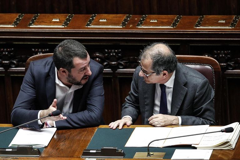 Salvini stacca il telefono (per la partita del Milan) e non risponde a Tria article-post