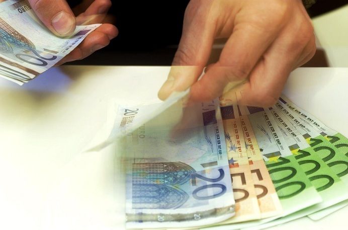 Il migrante clandestino trova un portafogli con 200 euro e lo restituisce. Il sindaco: «Lo aiuterò» article-post