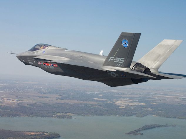 Il sottosegretario che imbarazza l’M5S: «Gli F35? Piattaforme di tecnologia avanzatissima» article-post