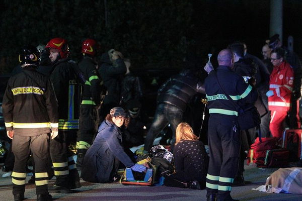 La strage in discoteca, identificato un minore. Lo spray urticante è la causa più accreditata