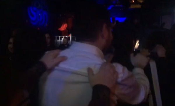 Il trenino alla festa M5S in discoteca, poche ore dopo la sparatoria a Strasburgo | VIDEO