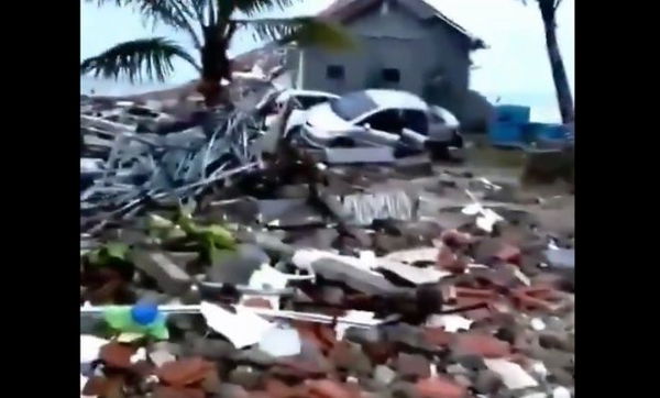 Tsunami in Indonesia, il conteggio delle vittime non si ferma | VIDEO della devastazione
