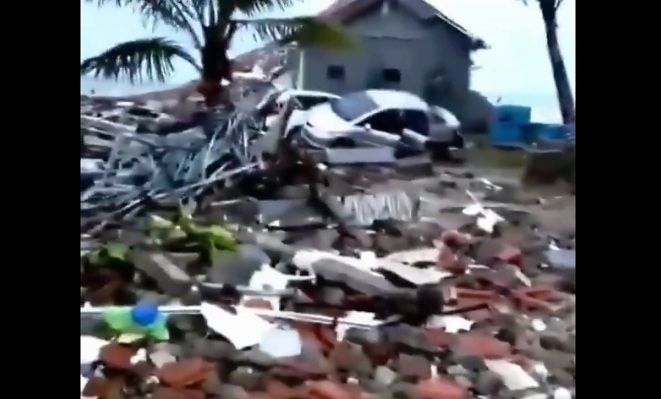 Tsunami in Indonesia, il conteggio delle vittime non si ferma | VIDEO della devastazione article-post