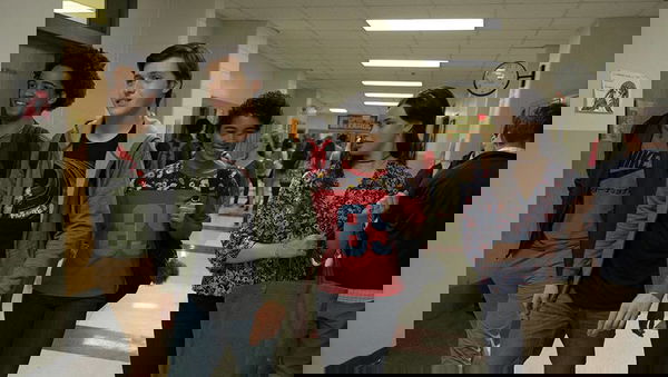 Tuo, Simon: L’inno alla freschezza dell’amore giovanile | RECENSIONE