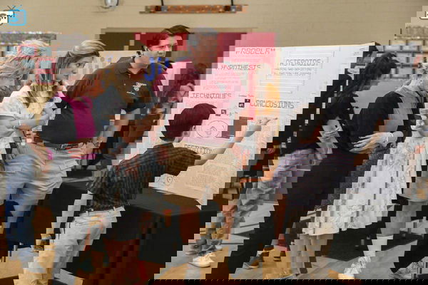 Young Sheldon: “Killer Asteroids, Oklahoma and a Frizzy Hair Machine” (Recensione 1×16)