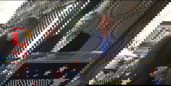 Star Wars: Mark Hamill riceve la stella sulla Walk of Fame, Harrison Ford ricorda Carrie Fisher