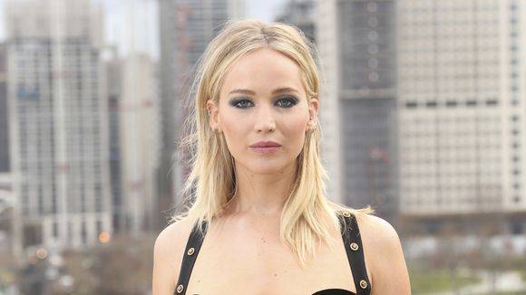 Jennifer Lawrence risponde alle critiche sul vestito indossato alla prima di Red Sparrow