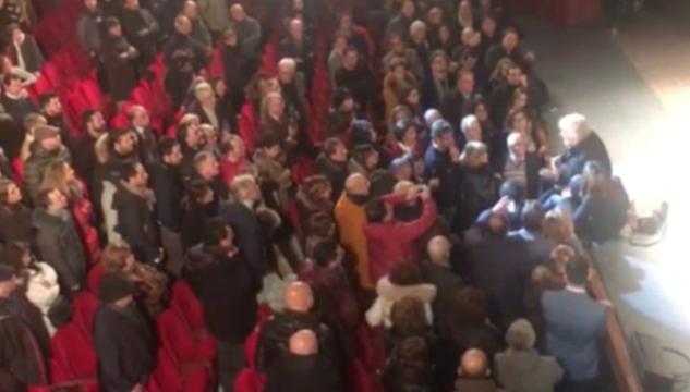 Beppe Grillo contro medici