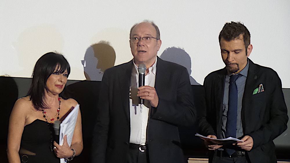 Carlo Verdone riceve il premio Anna Magnani “Icona unica, era il popolo. Al ritorno torno allo stadio per Roma-Liverpool” | EXCL VIDEO article-post