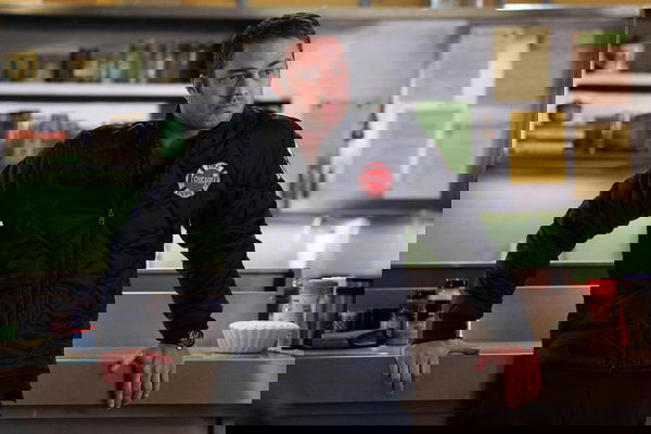 Chicago Fire: Jon Seda, Lauren German e Sophia Bush salutano Monica Raymund