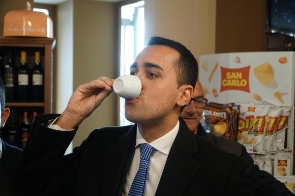 Il M5S dà a Di Maio le chiavi della cassaforte dei rimborsi. I soldi in eccesso andranno a Casaleggio