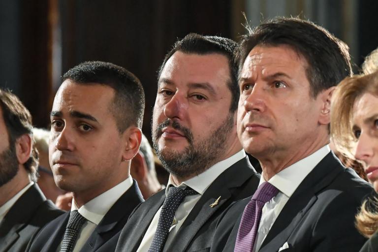 Salvini cambia ancora idea: «Facciamoli sbarcare dalla Sea Watch»