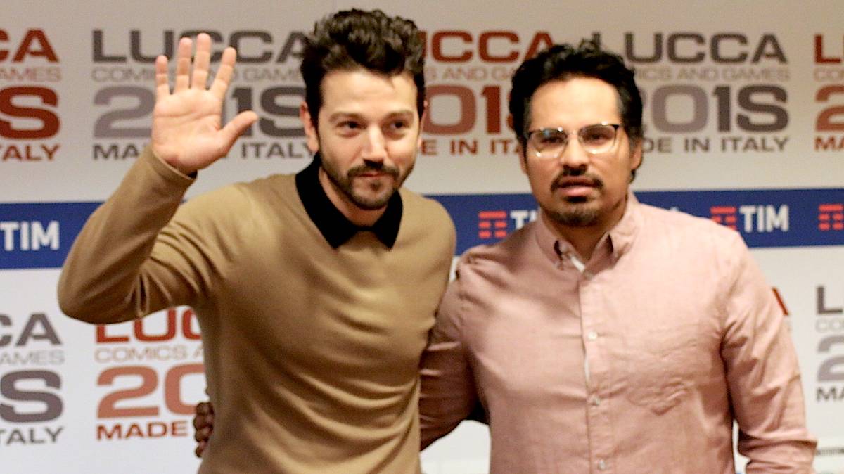 Narcos: Messico, incontro con Diego Luna e Michael Peña “Raccontiamo una guerra, forse in più stagioni” article-post