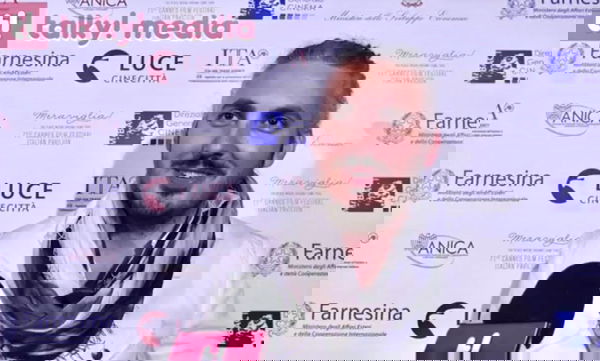 Matteo Perin, stilista di John Travolta, racconta gli abiti di “Gotti” e il loro rapporto