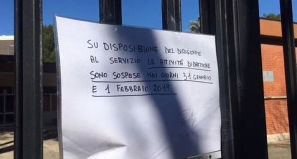 Il raid di un uomo incappucciato in un asilo di Foggia