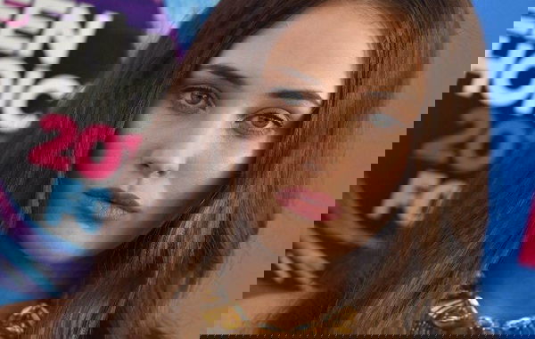 Spontaneous: Katherine Langford di “Tredici” è sul set, nuovo look  | FOTO