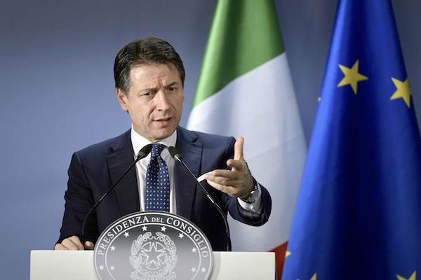 Giuseppe Conte ricorda Giulio Regeni: «Accenderò una candela, troppi tre anni di attesa»
