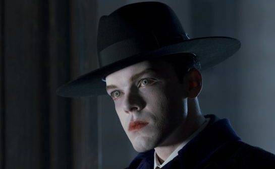 Gotham 5: Jeremiah Valeska in una nuova immagine, è lui il Joker? | FOTO