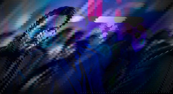 John Wick 3: Keanu Reeves a cavallo tra le vie di New York | VIDEO