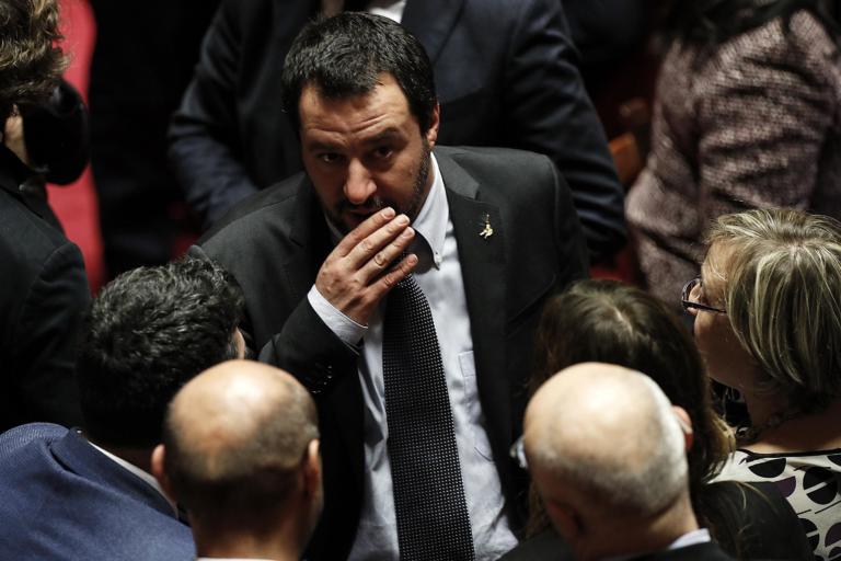 La Lega dice no al taglio degli stipendi dei parlamentari perché deve recuperare i 49 milioni