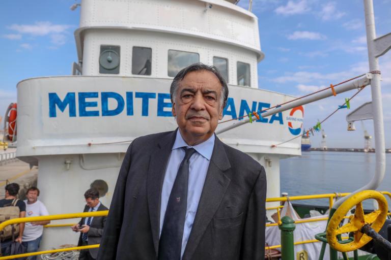 Leoluca Orlando sospende il decreto sicurezza a Palermo