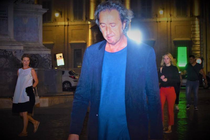 Loro: Paolo Sorrentino presenterà il film a Cannes, due parti per una durata di quattro ore? article-post