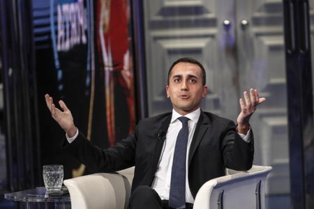 Luigi Di Maio invita i gilet gialli alla disobbedienza e prova a ‘vendergli’ Rousseau article-post