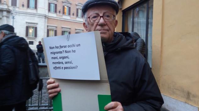 ‘Non siamo pesci’ manifesta a Montecitorio: «I migranti non sono oggetti» | VIDEO article-post
