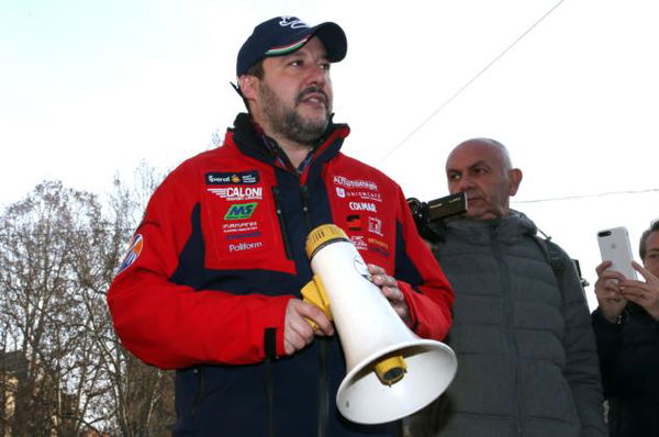 Salvini ci ripensa e chiede di non essere processato