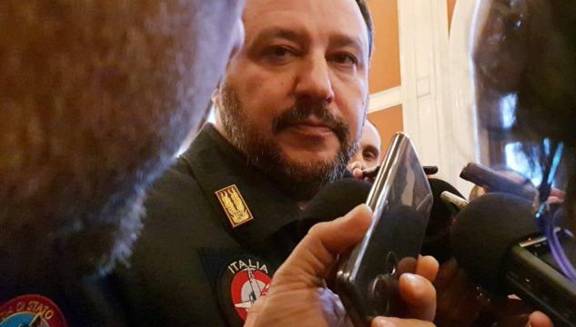 Matteo Salvini in divisa
