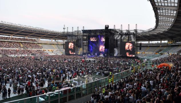 Migranti sfruttati per lavori ai concerti