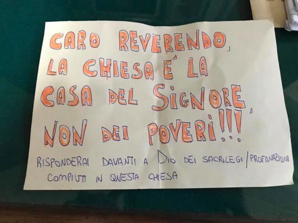 Roma, minacce al parroco che accoglie i poveri nella Basilica di Sant’Eustachio