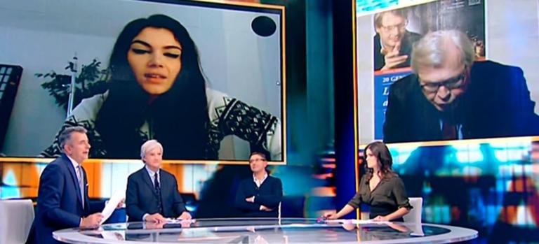 Sgarbi risponde ancora a Valentina Nappi: «Evidentemente non è soddisfatta neanche sessualmente» | VIDEO