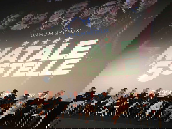 Natale a 5 Stelle: Enrico Vanzina e il cast presentano il film Netflix