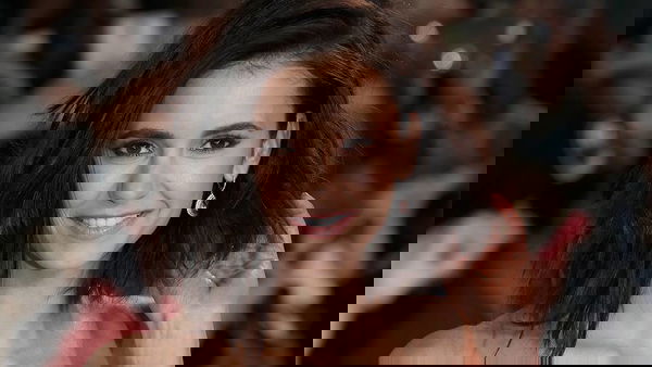 Nina Dobrev: Reunion per il cast di Degrassi nel video di Drake