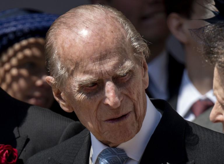 Il Principe Filippo pizzicato alla guida senza cintura di sicurezza a due giorni dall’incidente