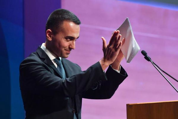 Di Maio spiega che i soldi del reddito di cittadinanza non potranno esser messi da parte