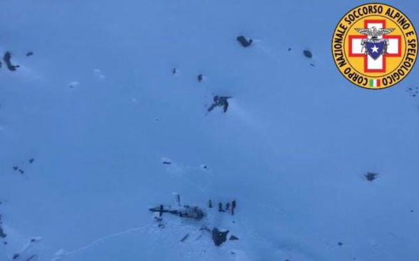 Aosta, incidente aereo tra un elicottero e un aereo da turismo: 5 morti